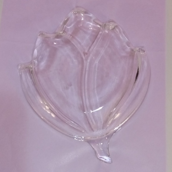 Glass dish tulip or artichoke shaped serveware or trinket dish EUC - Picture 3 of 8